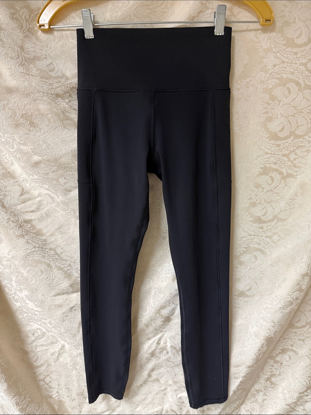 Vuori Black Cropped Leggings with pockets